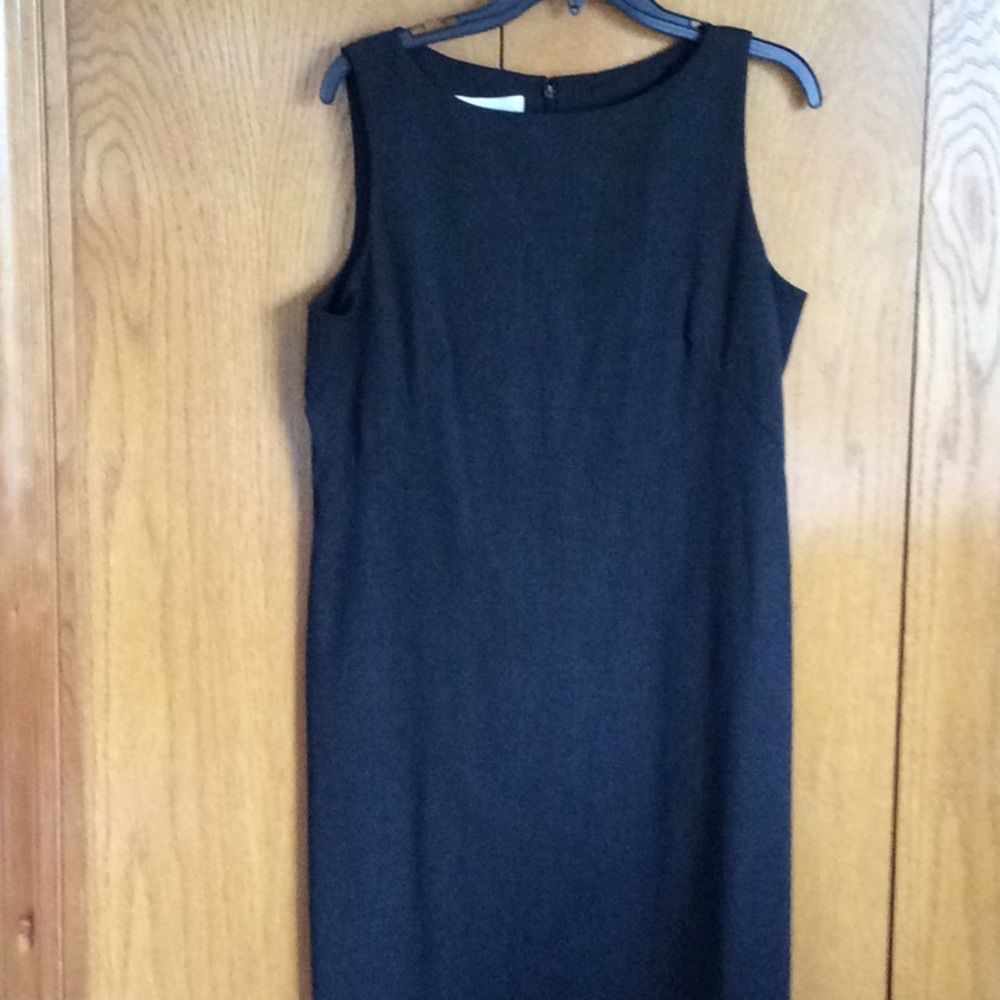 Dress - Picture 2 of 4